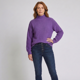 Women's Chunky Relaxed Sweater with Crew Neck and Casual Style